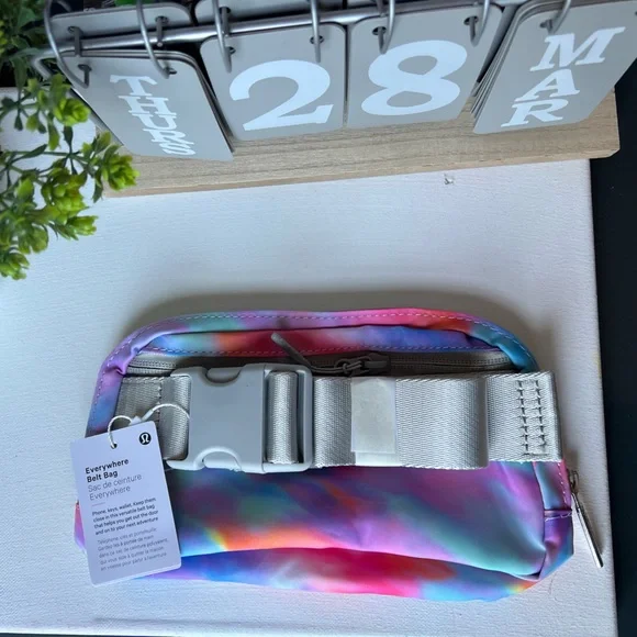 NWT SOLDOUT SUMMER EDITION LULULEMON EVERYWHERE BELT BAG 1L TIE DYE NEON - Picture 4 of 4